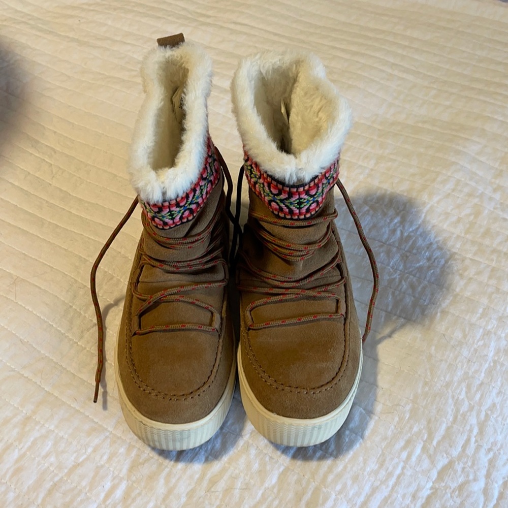 Tom’s fur lined boots.